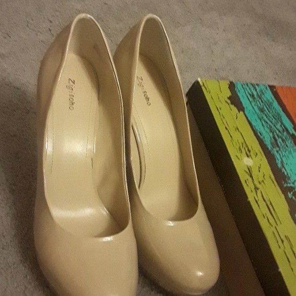 Shoes - Picture 3 of 4